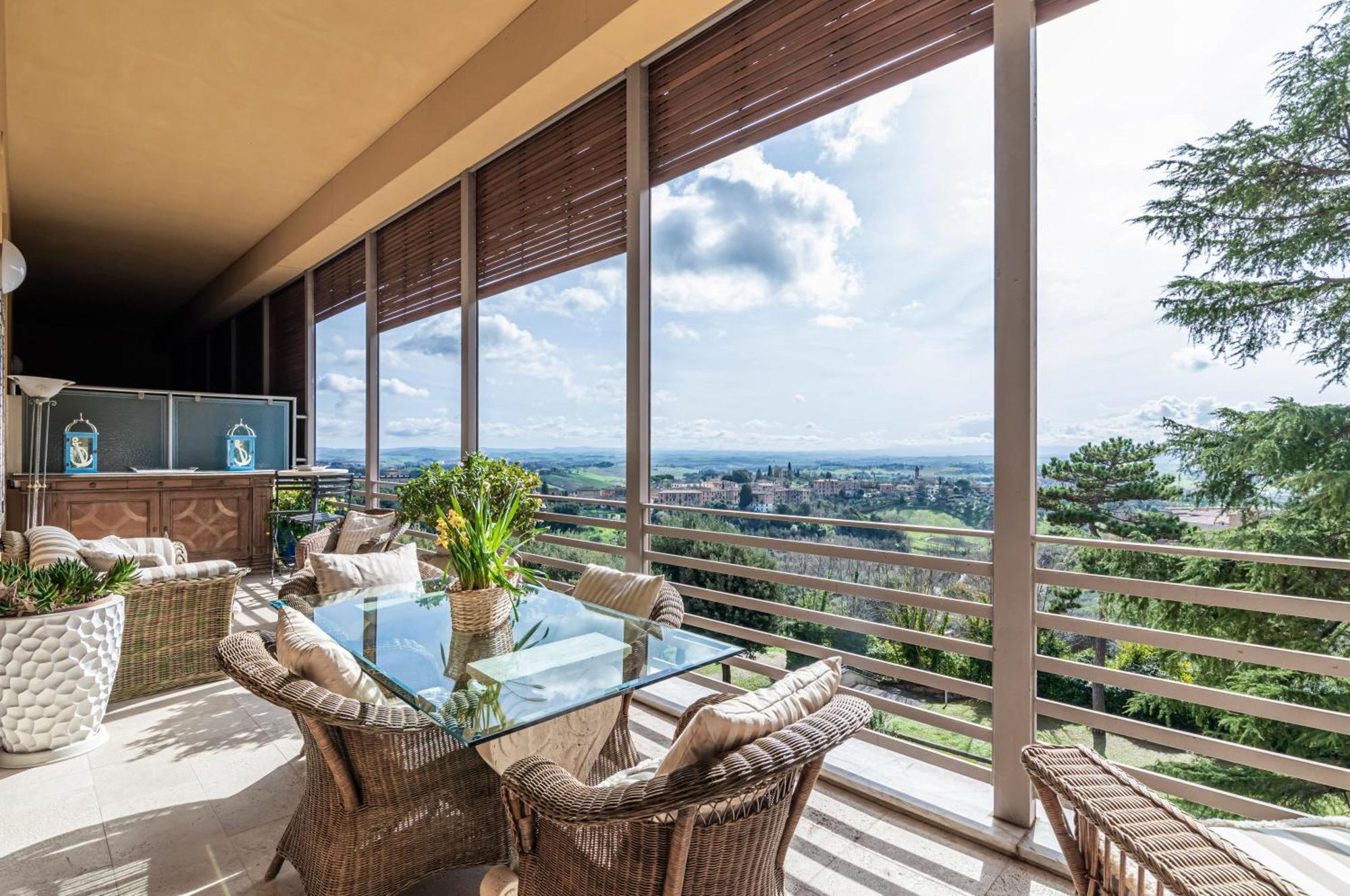Porta Tufi Luxury Apartment With Private Parking! Siena Buitenkant foto