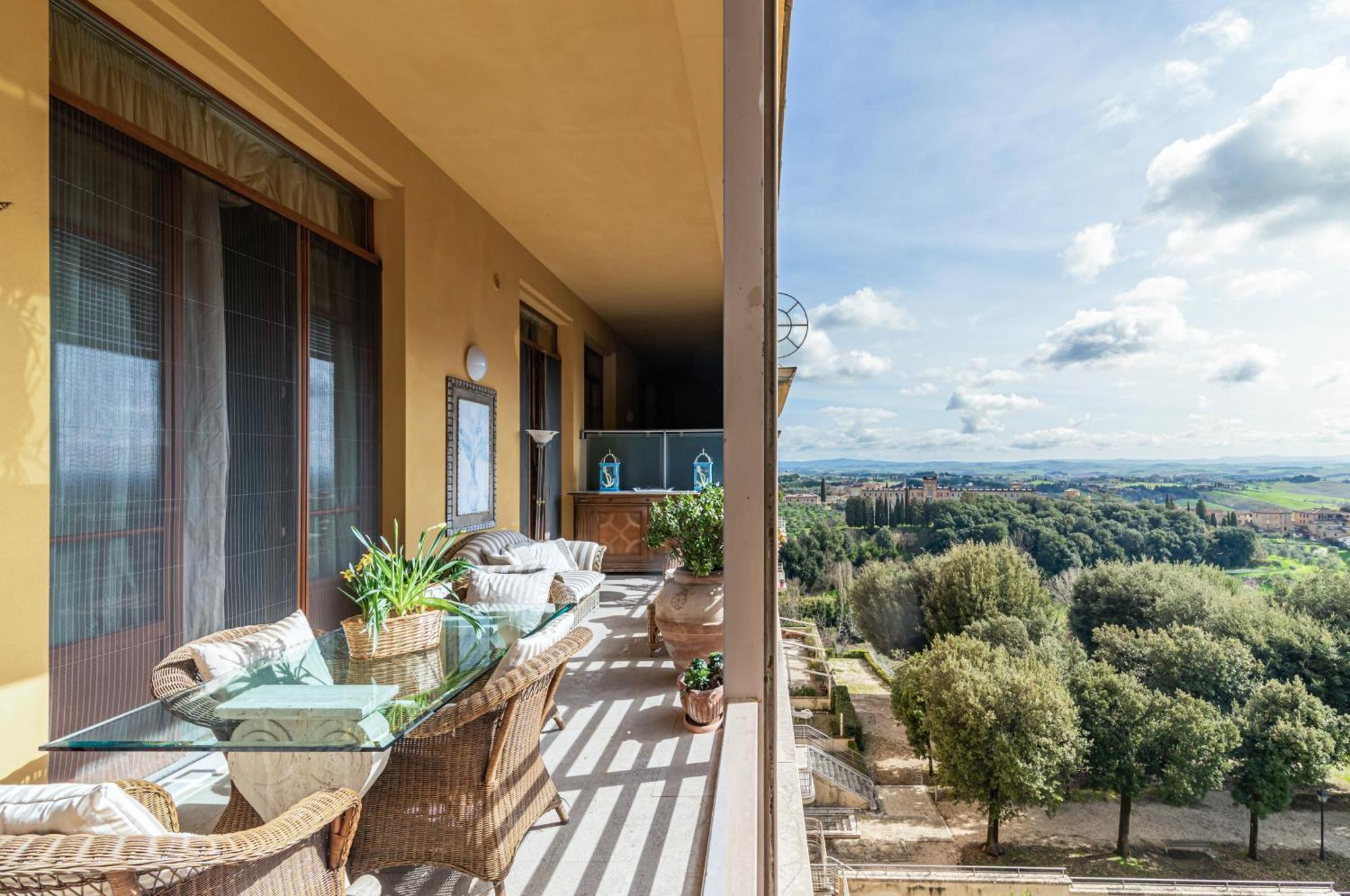 Porta Tufi Luxury Apartment With Private Parking! Siena Buitenkant foto