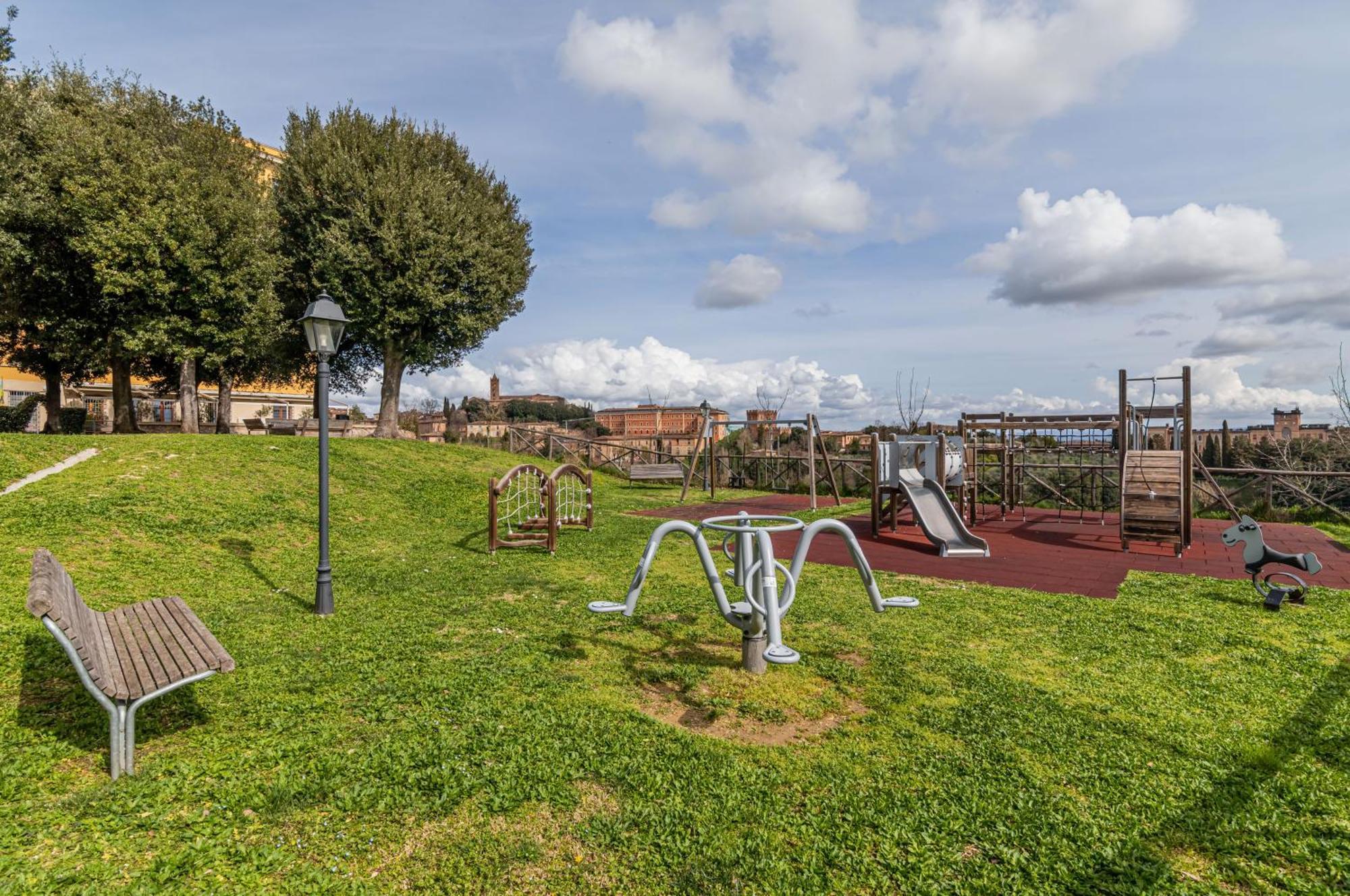 Porta Tufi Luxury Apartment With Private Parking! Siena Buitenkant foto